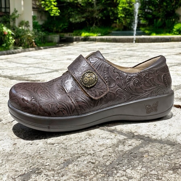 ALEGRIA Joleen Women's 7-7.5 / 37 Espresso Embossed Leather Clogs Occupational - Picture 1 of 13